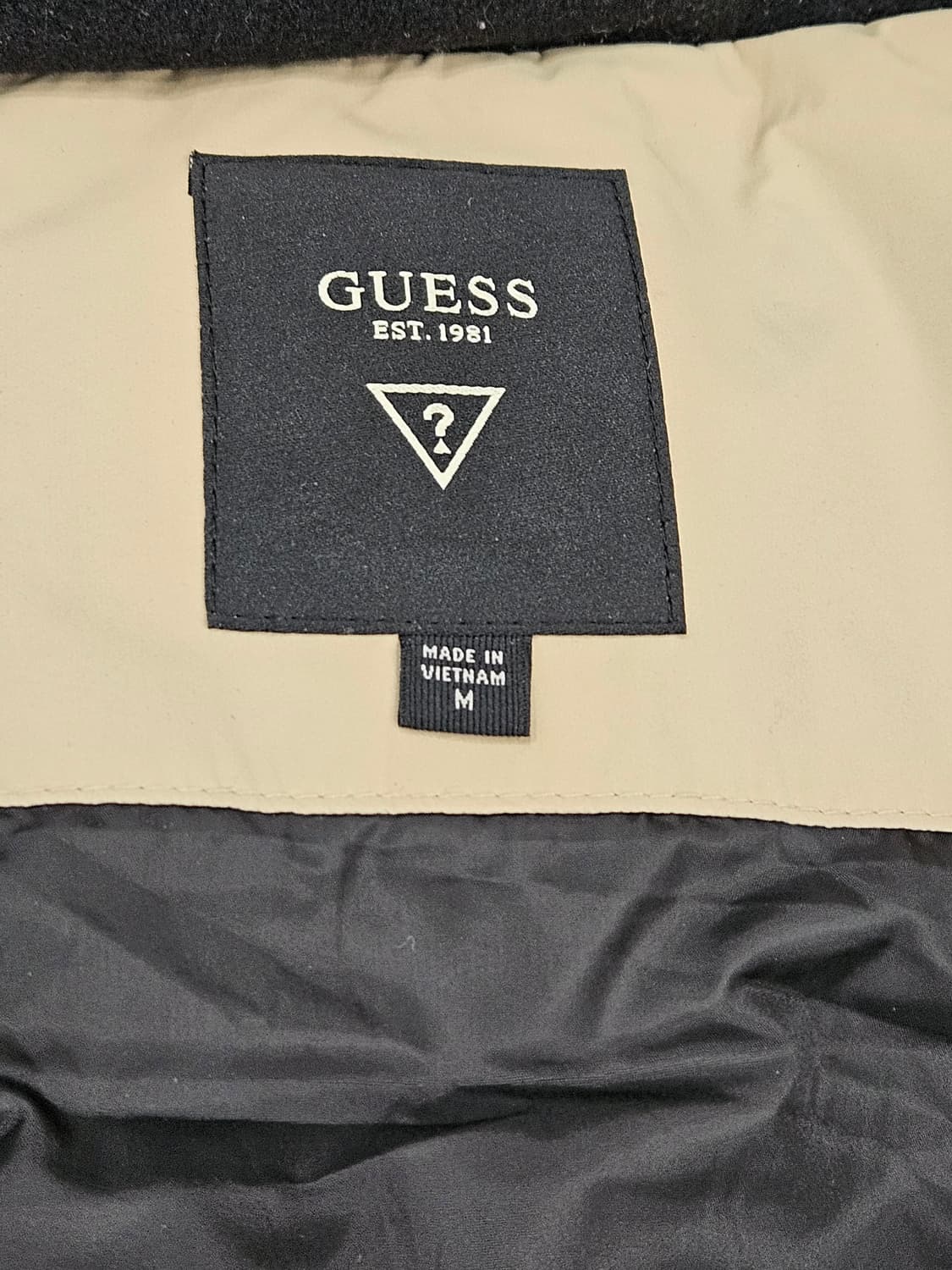 게스(GUESS) 오리털 패딩조끼 베이지 M 후드탈부착 상품이미지2