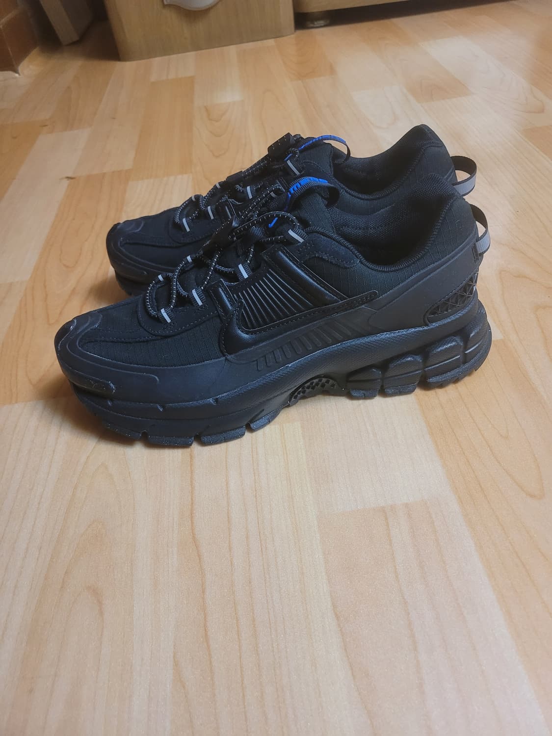 (새상품)나이키 에어 줌 보메로 롬 255mm 상품이미지1