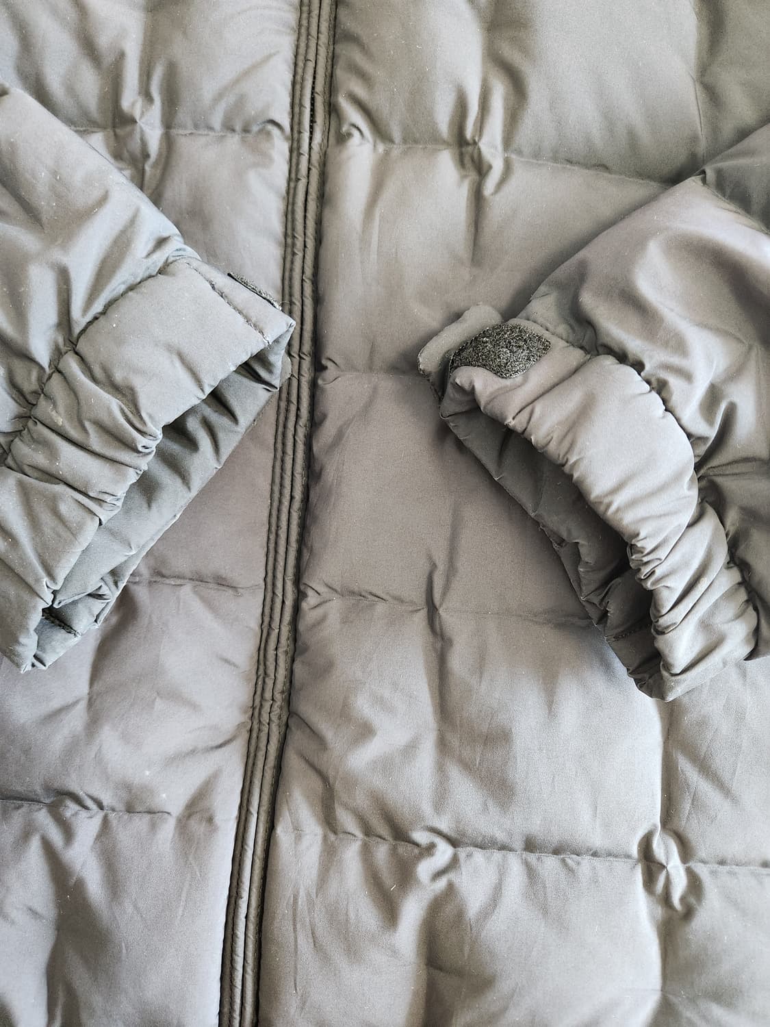 아이더 경량 구스다운패딩 사이즈100(L)

여기저기 사용감 있어서 싸게 상품이미지3