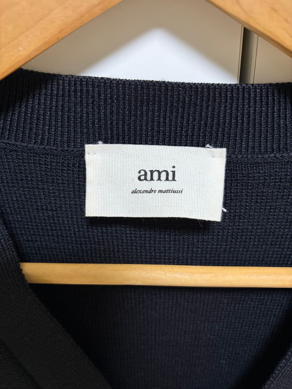 (L)아미 스몰 하트 가디건 블랙 상품이미지2