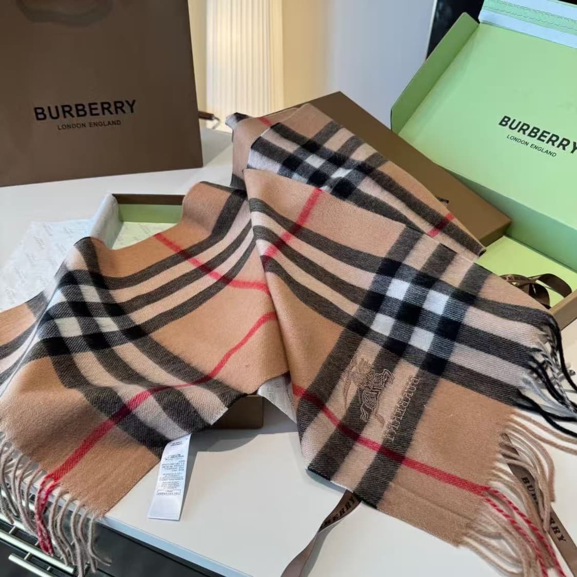 버버리숙녀 리버서블 스카프
 상품이미지6