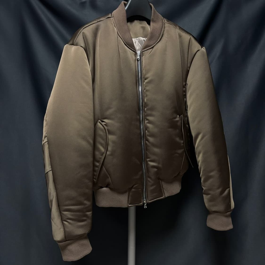 L) vuja de max satin pillow bomber 자켓 상품이미지1