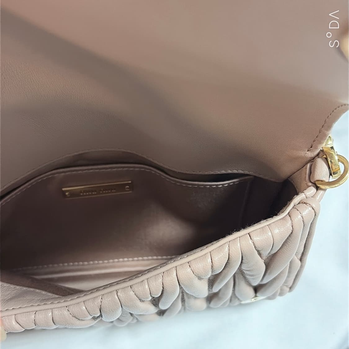 미우미우 마테라쎄 크로스백 핑크 (정) 상품이미지9