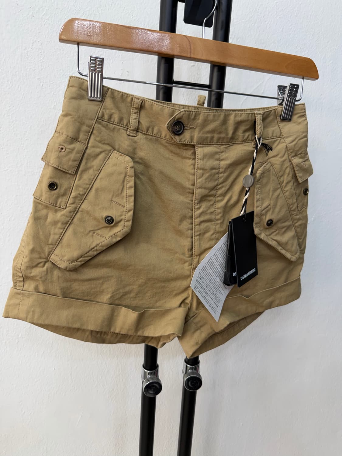 새제품) 디스퀘어드2 정품 여성 카키색 반바지 38(24-25) 상품이미지2