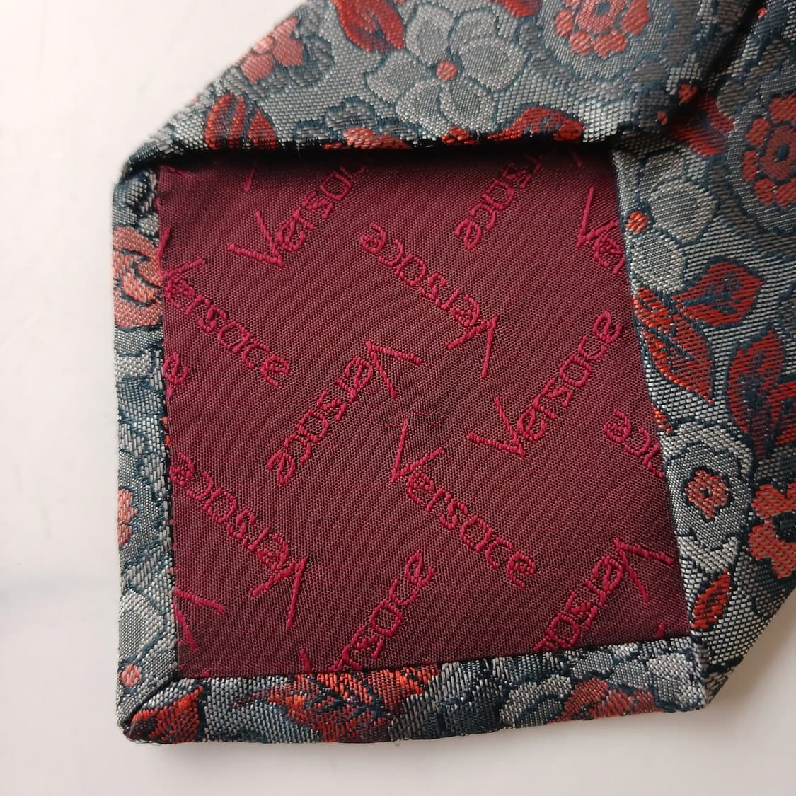 베르사체 실크 그레이 플라워 패턴 넥타이 9.1cm B등급 A19373
 상품이미지10