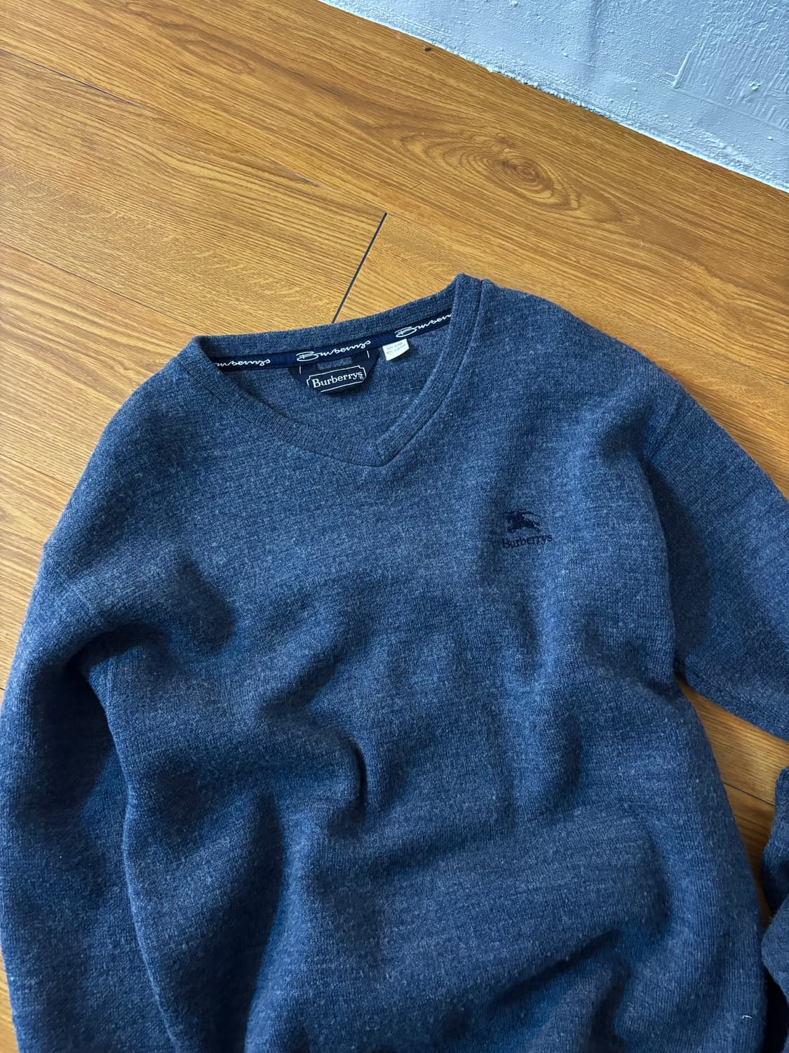 버버리 브이넥 니트 상품이미지4