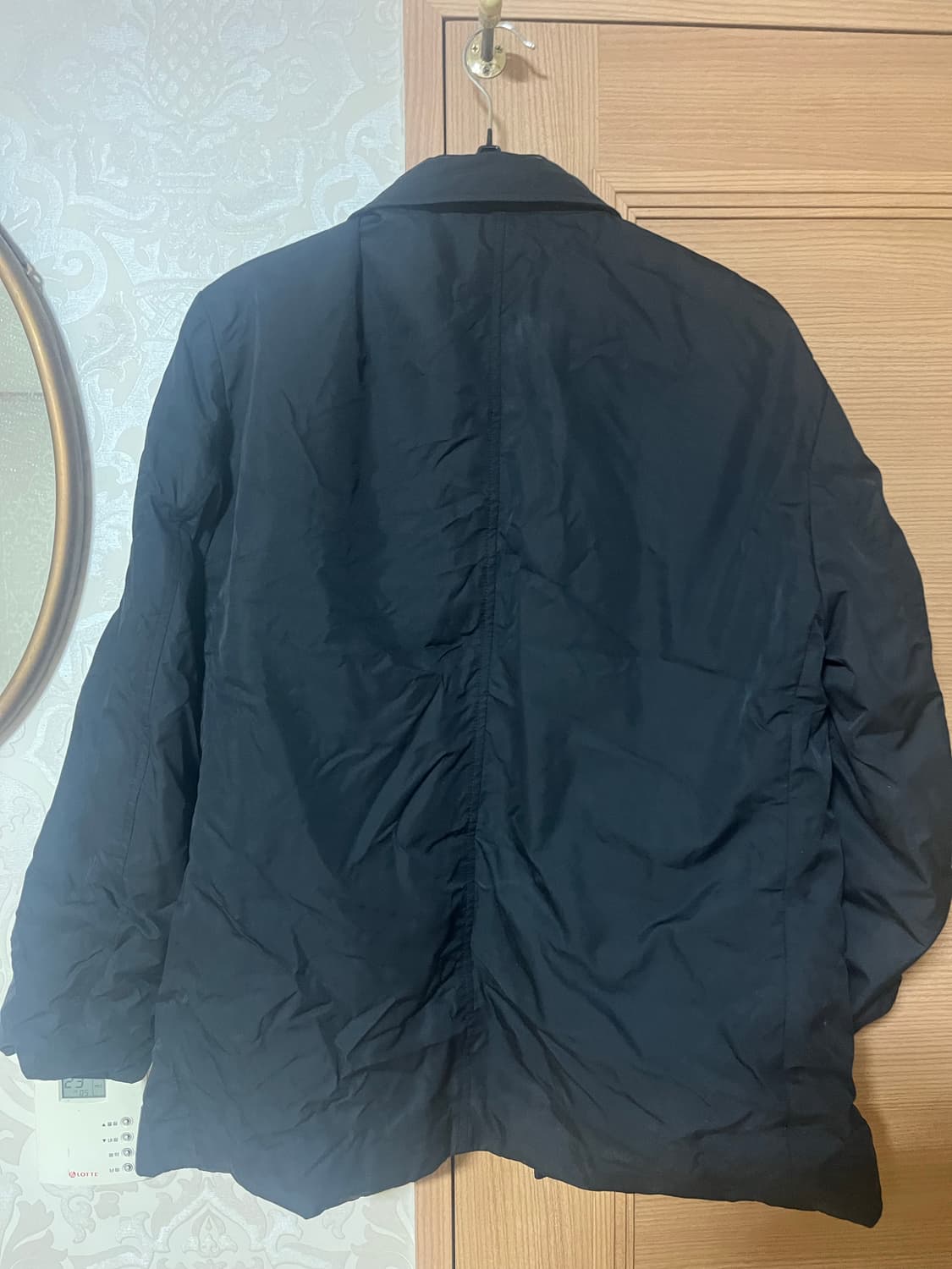 I.S 브랜드의 블랙 자켓입니다.  상품이미지3