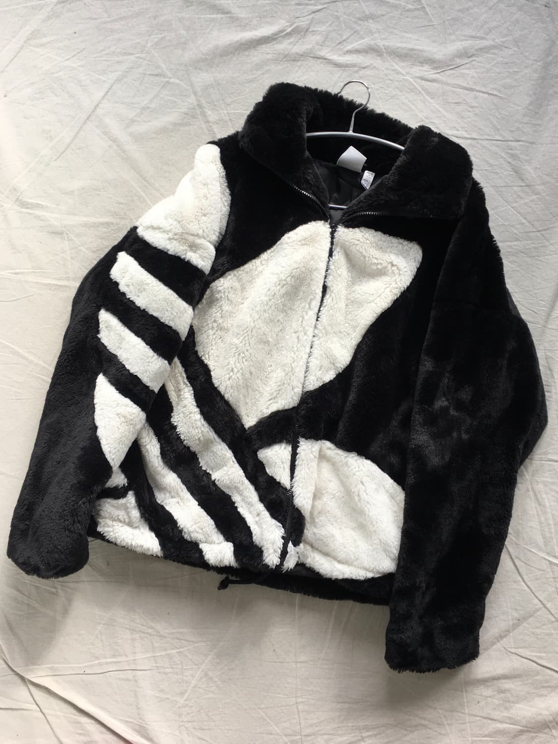 아디다스 빅로고 퍼자켓 상품이미지3