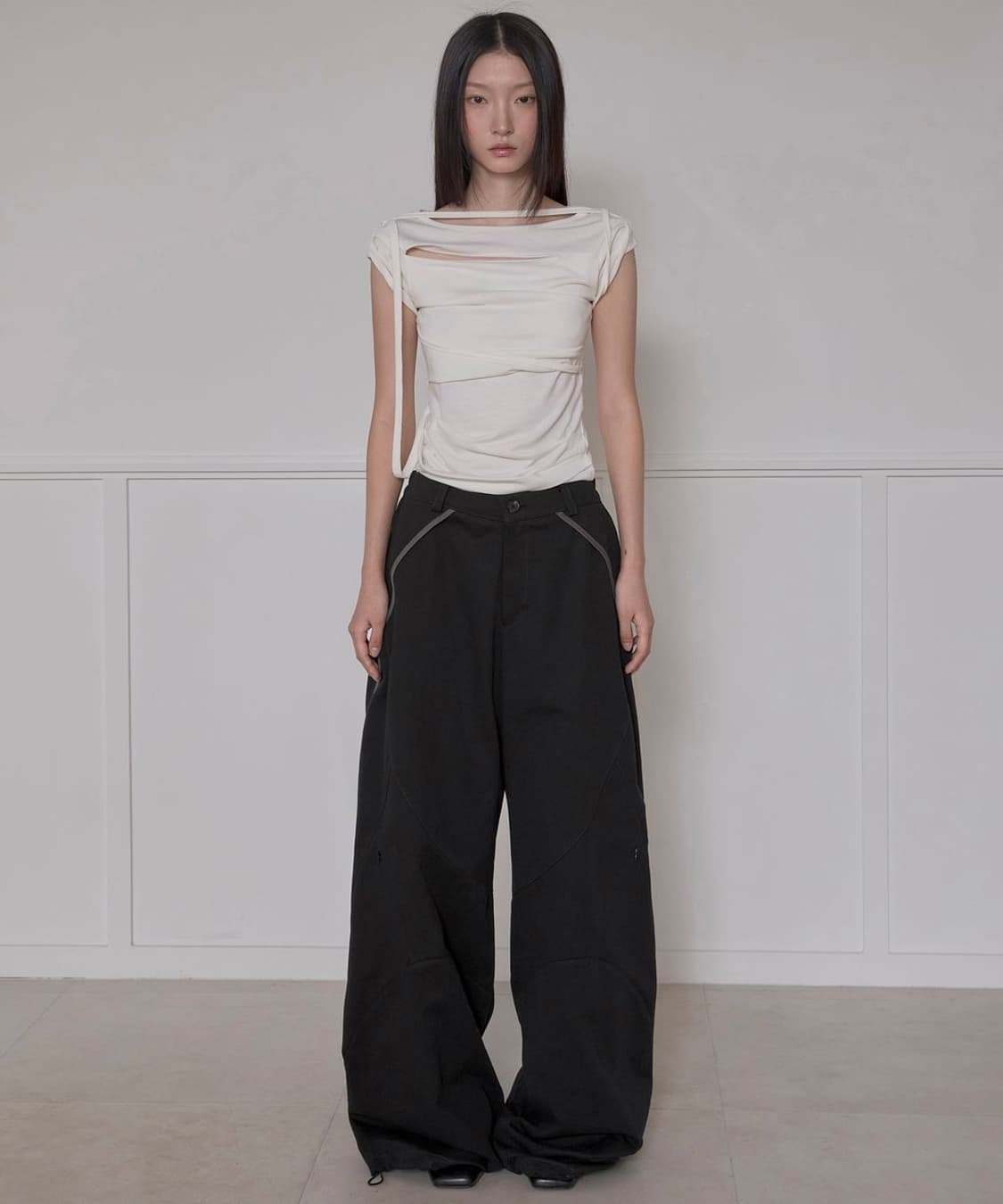 플레어업 Draped Strap Roll-Up T-Shirt 상품이미지5