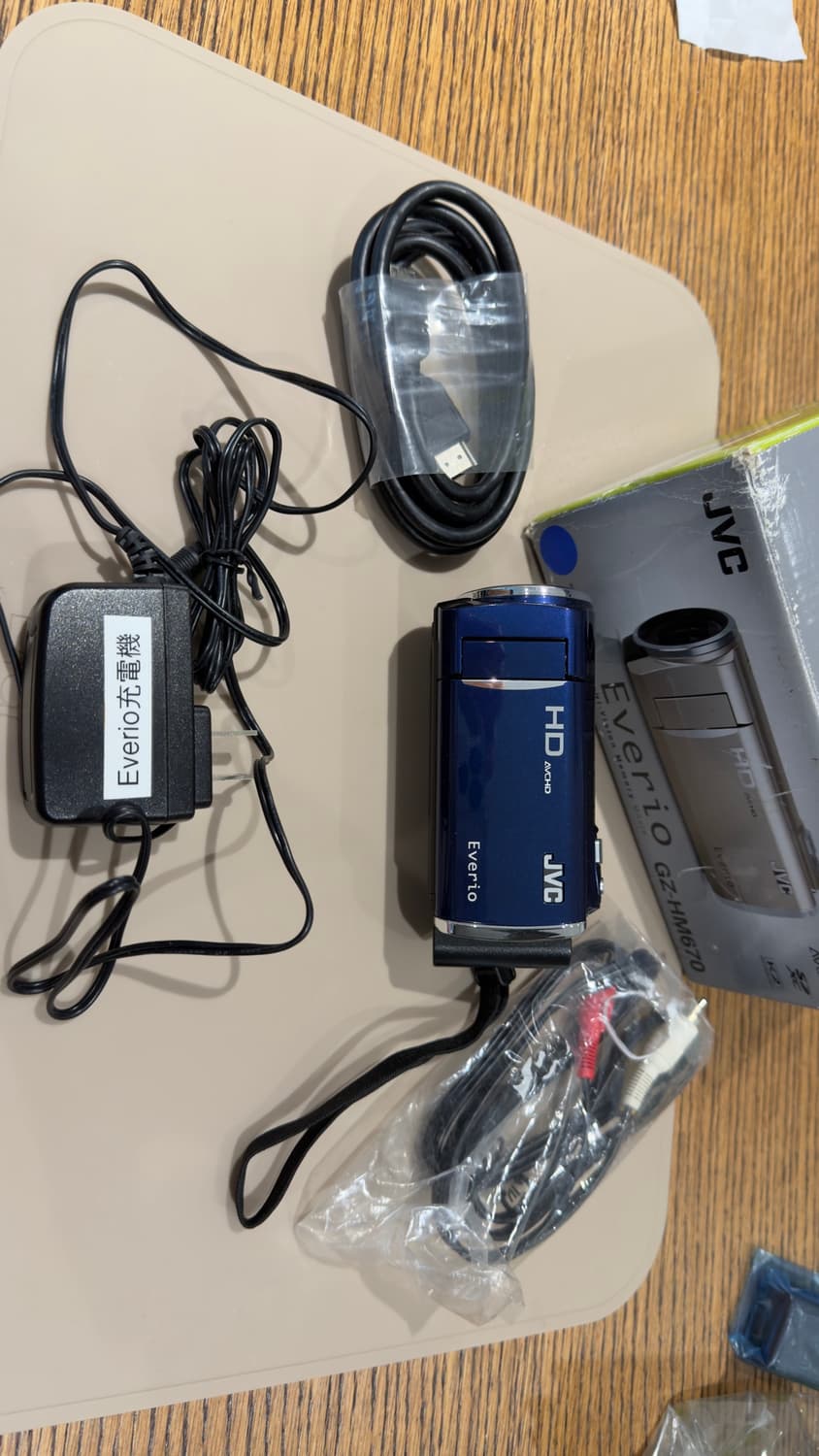 JVC  GZ-HM670 중급형 캠코더 신품급 풀박스 상품이미지2