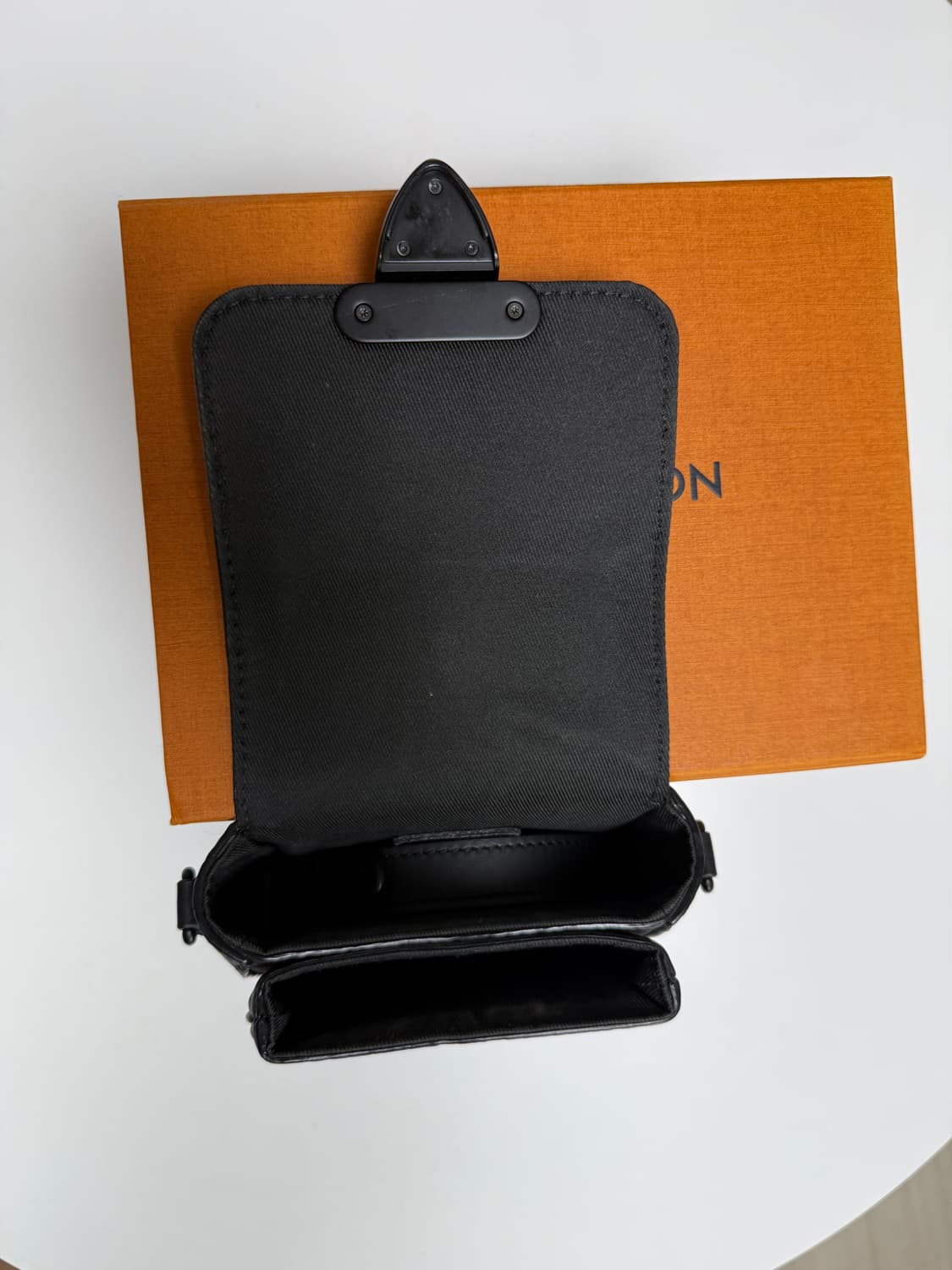 루이비통 s락 미니크로스백 상품이미지3