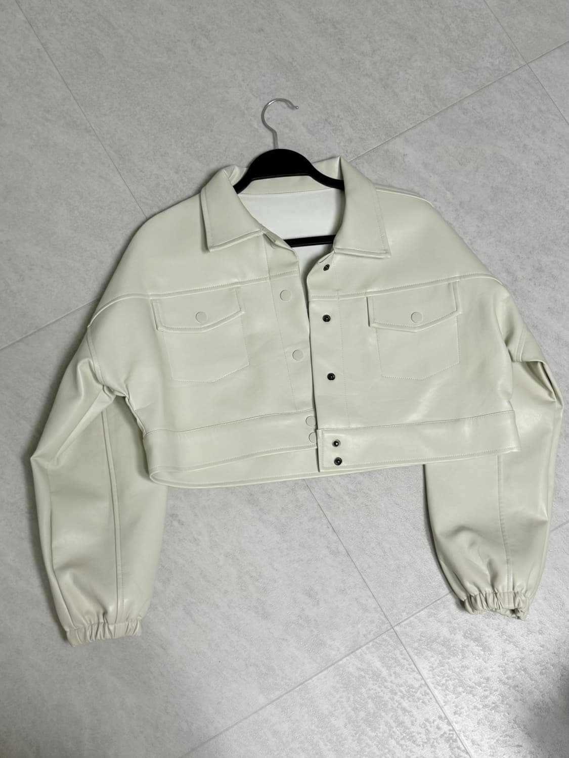 아이보리 크롭 레더 자켓 상품이미지1