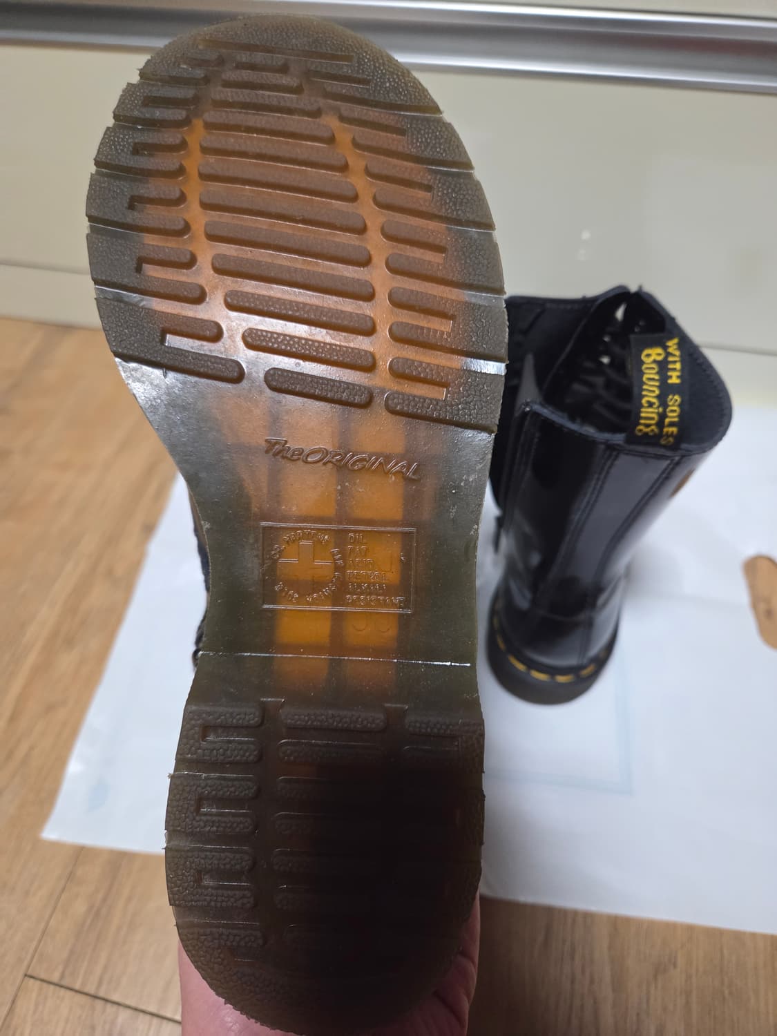 닥터마틴 에나멜 부츠 10홀 240사이즈 상품이미지5