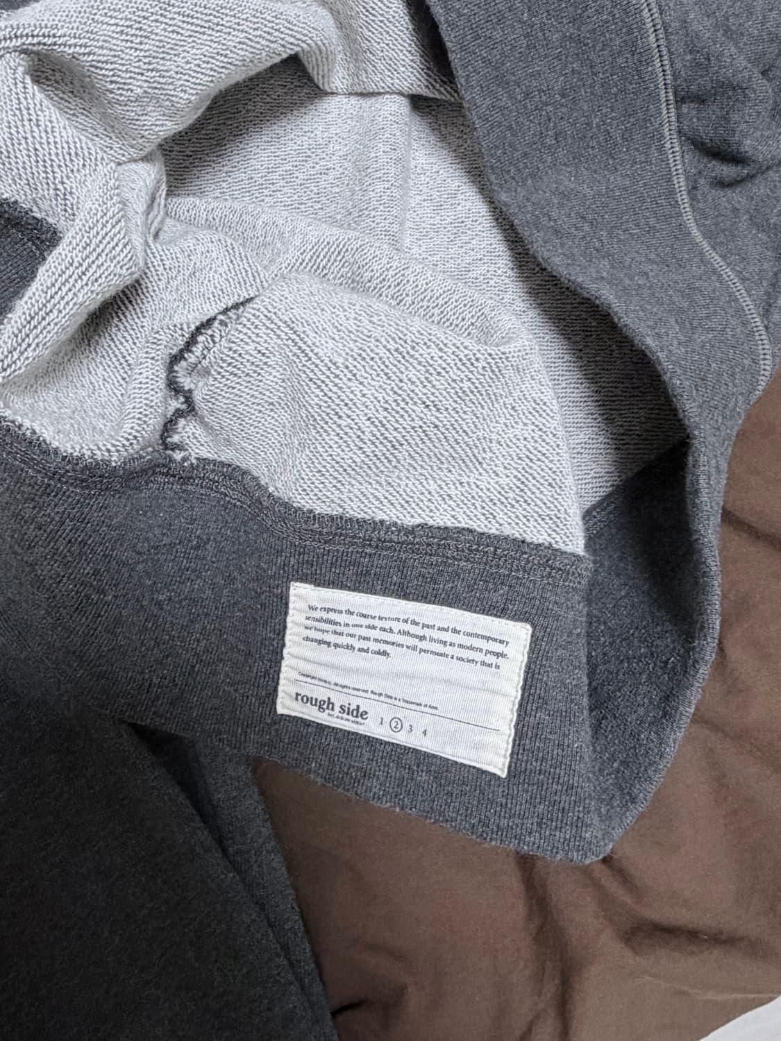 러프사이드 오버사이즈 맨투맨 그래파이트2 상품이미지2