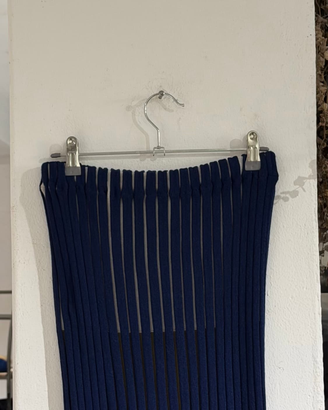 플리츠플리즈 네이비 스트라이프 미디 스커트 상품이미지5