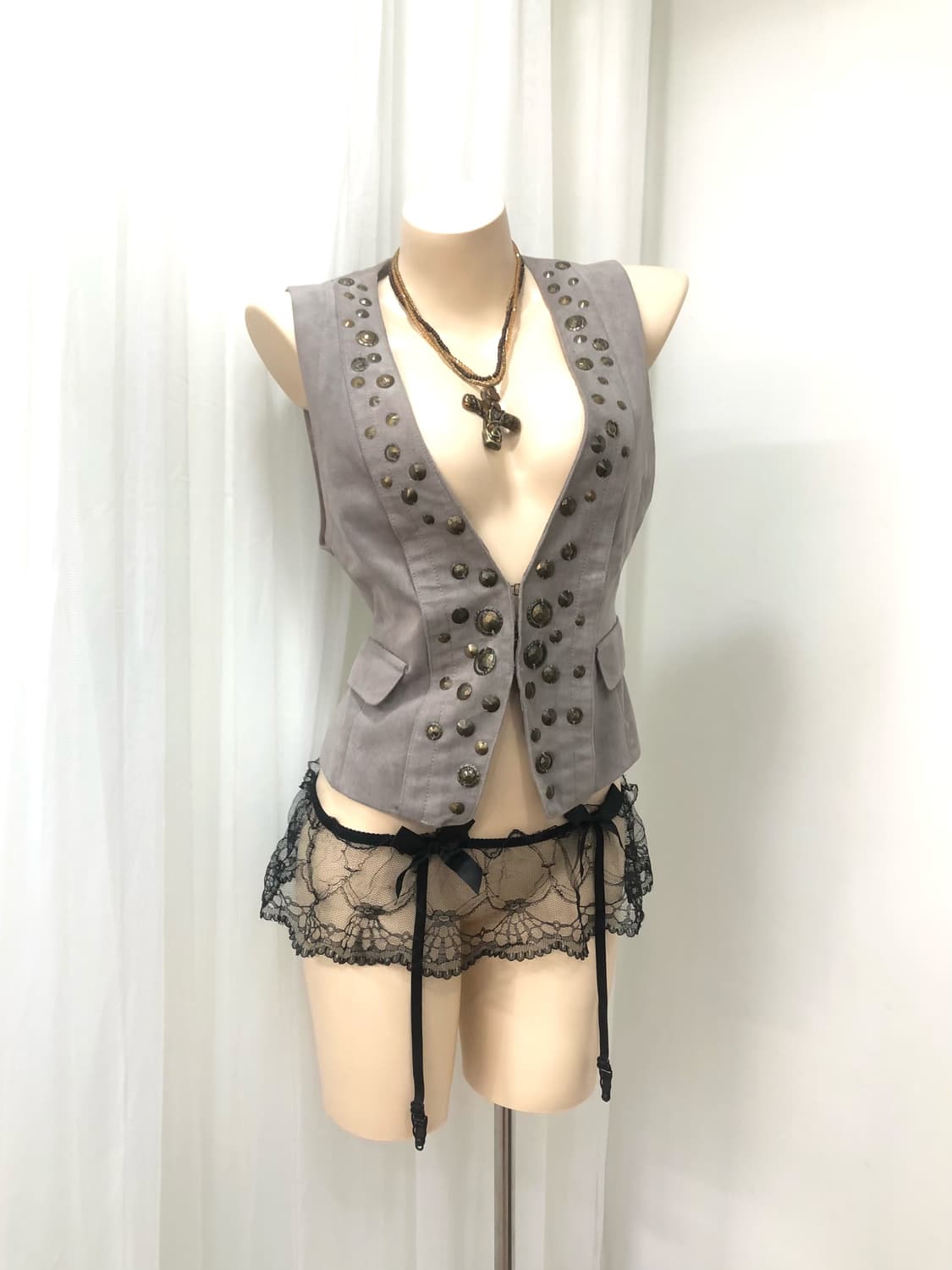 khaki beige studded vest 상품이미지1