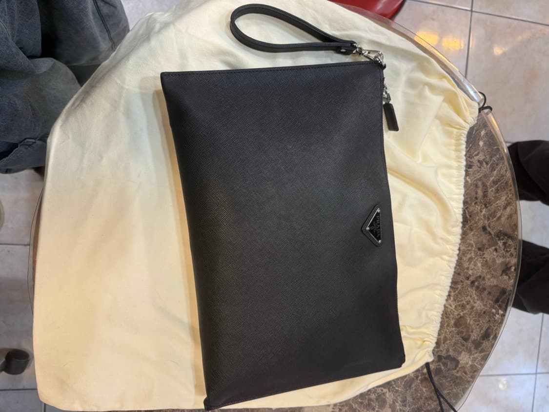 정품 프라다 사피아노 클러치 팝니다 상품이미지1