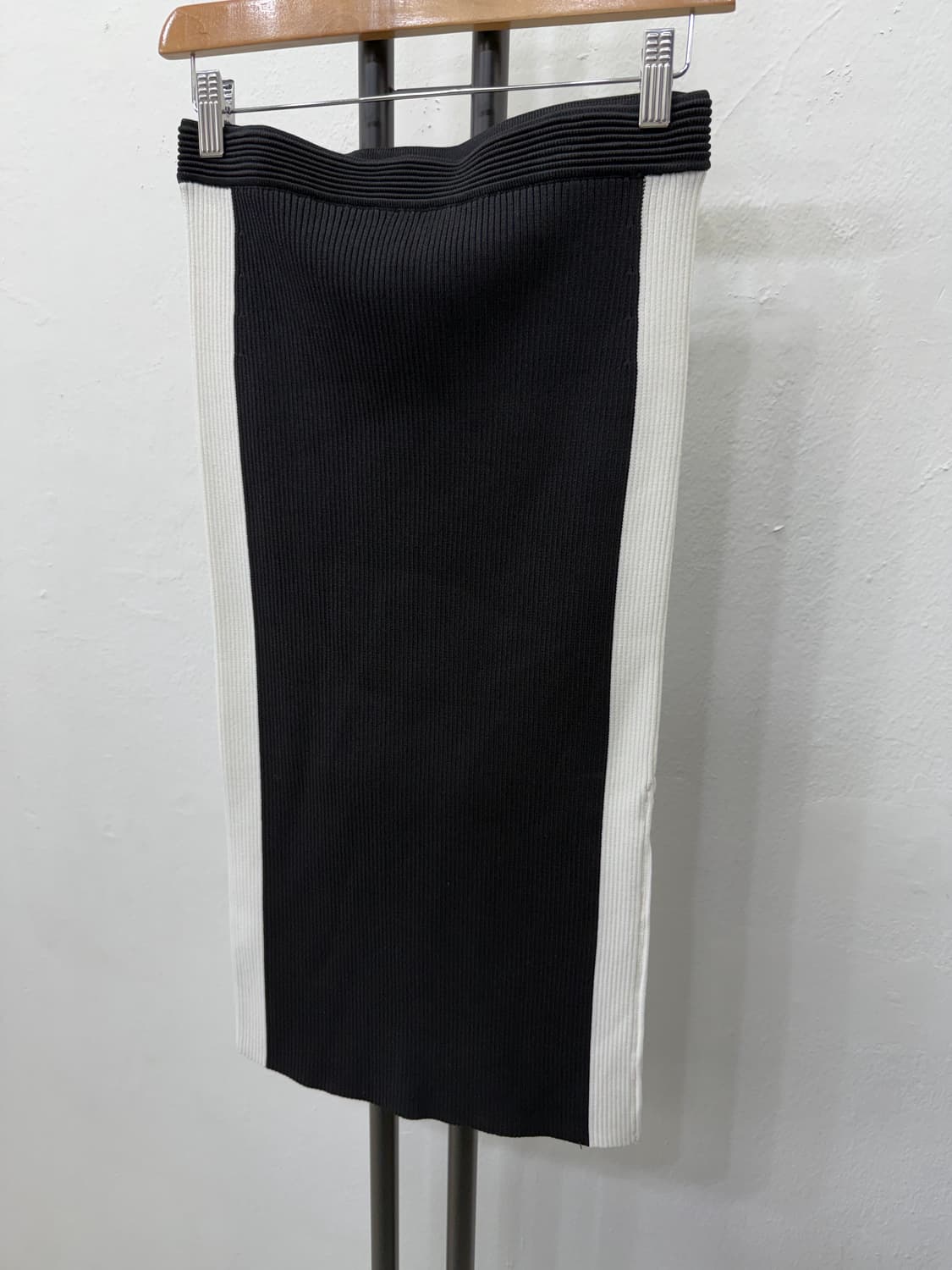 정품) 마이클코어스 블랙 화이트 배색 니트 스커트 S 상품이미지3