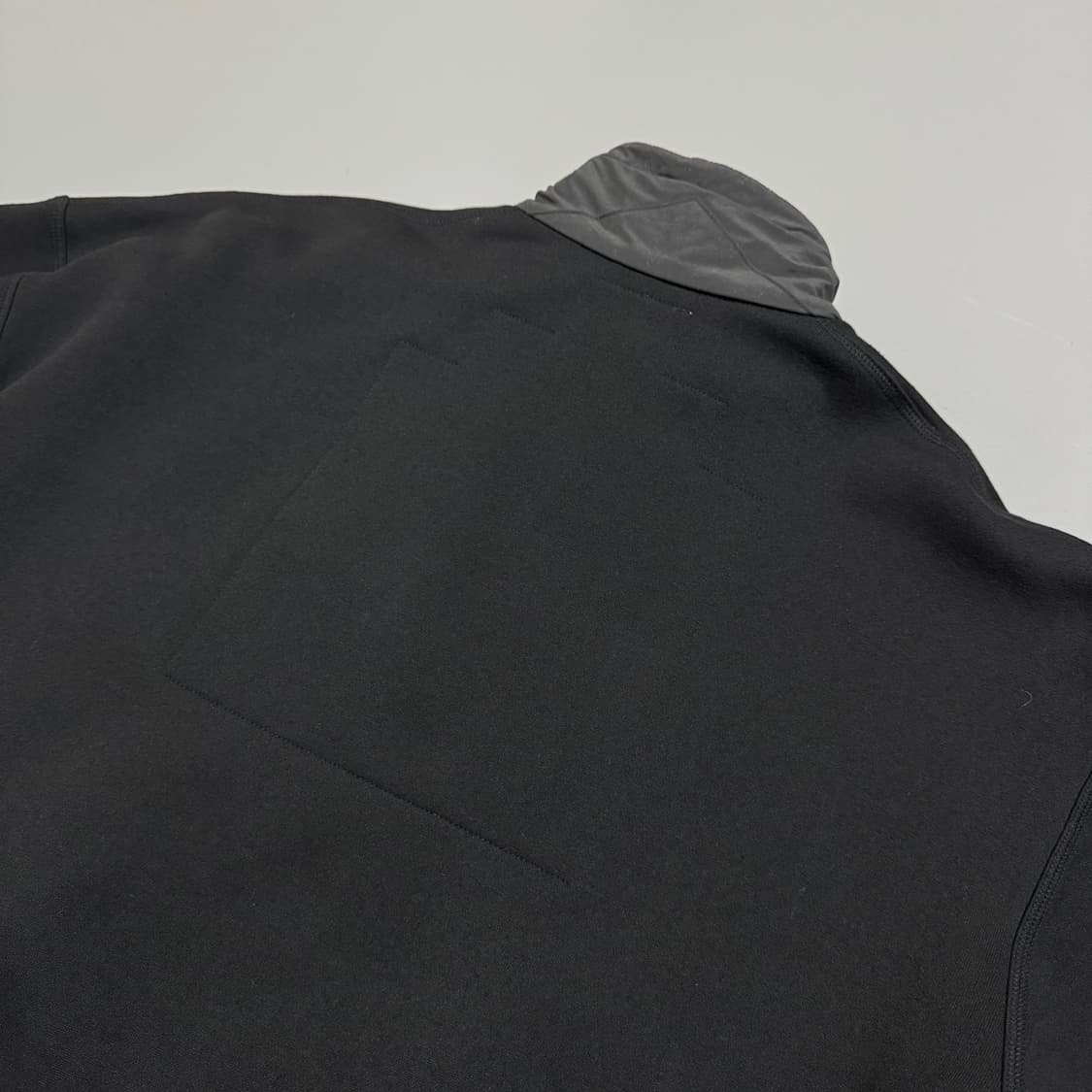 카브엠트(CAVEMPT) 21ss 블랙컬러 퓨리 백 소프트쉘 자켓 상품이미지8