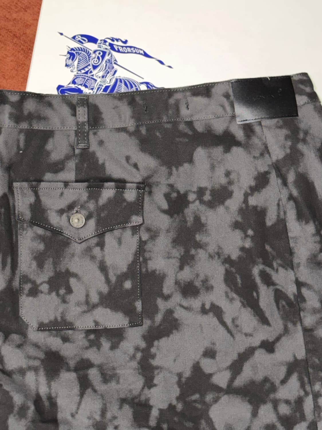 메종미네드 MAISON MINED] 랩 스커트 블랙 카모 패턴 상품이미지2