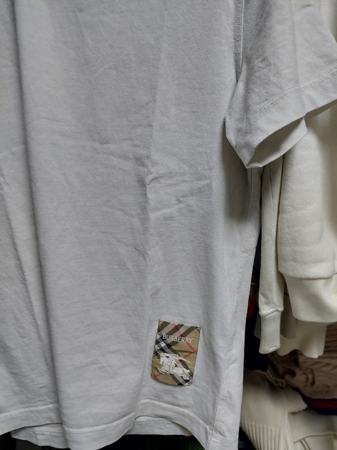 버버리 최신형 화이트 EKD 패치 반팔 L 정품검수완료 상품이미지5