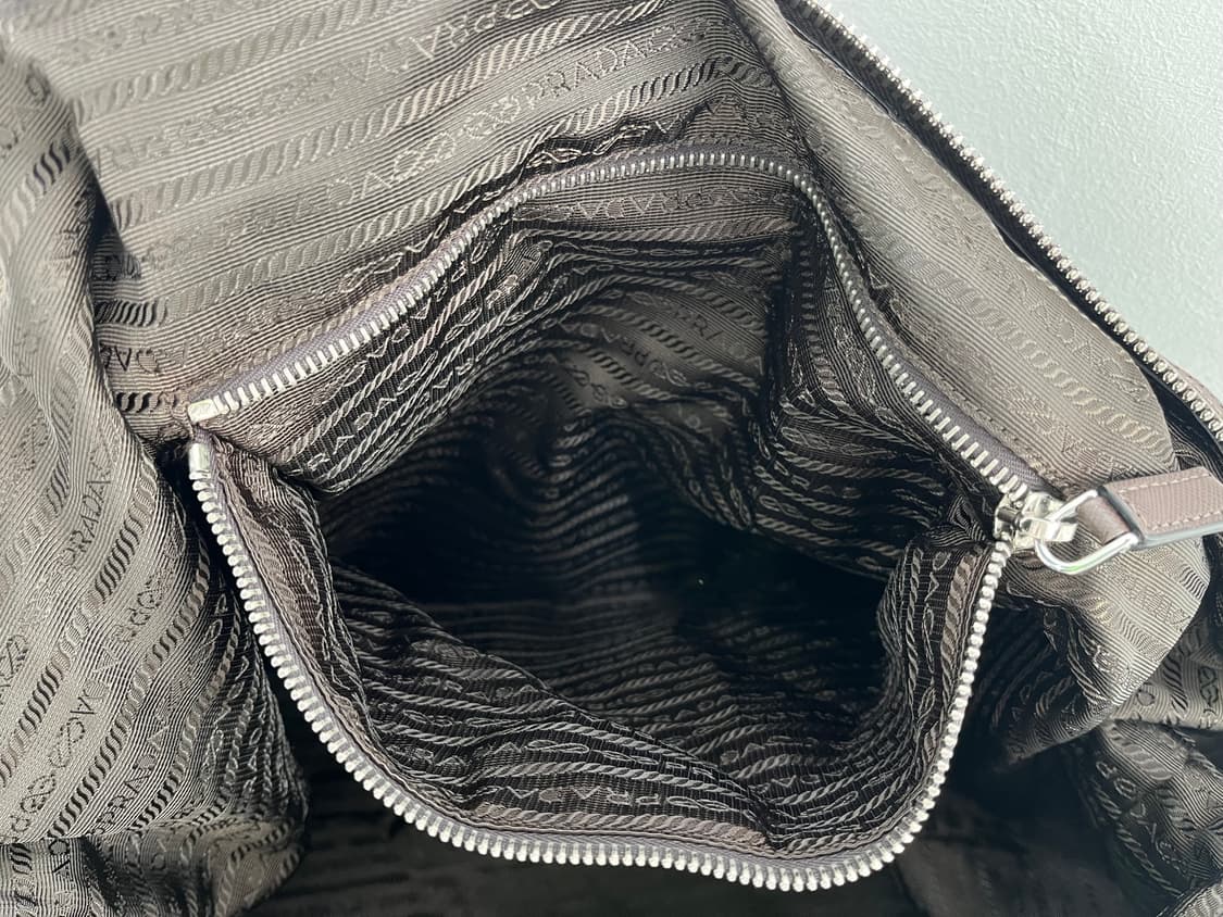 프라다 카키 나일론 토트백 자물쇠 포함 상품이미지8