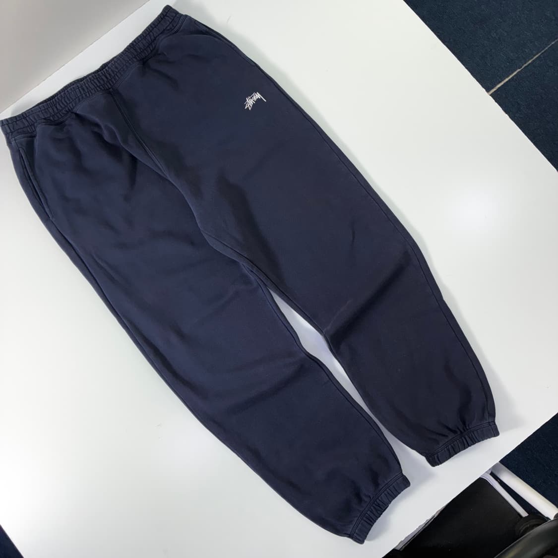 Stussy 스투시 네이비 오버다이드 스웻 자수 팬츠 상품이미지2