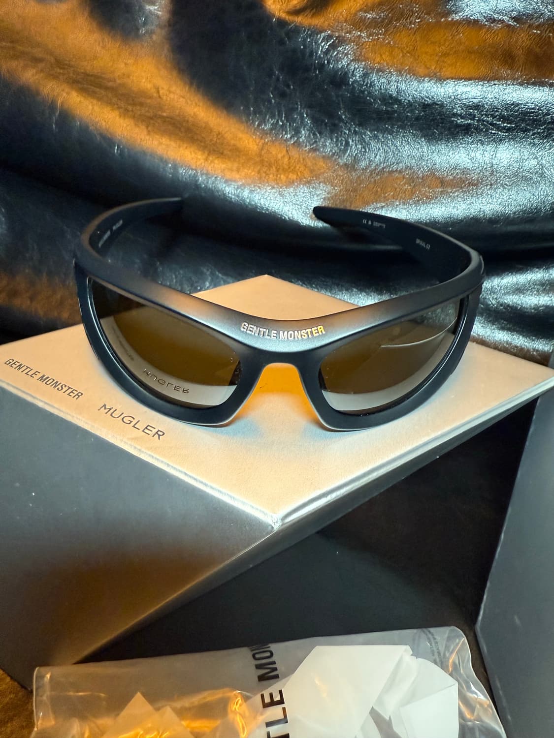 젠틀몬스터 x 뮈글러 스파이럴 01 상품이미지2