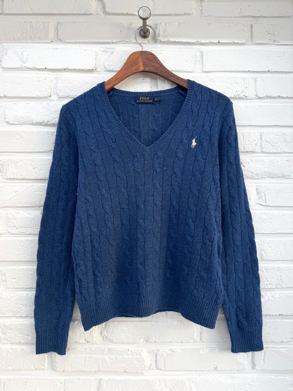 폴로 블루 브이넥 케이블 니트 상품이미지3