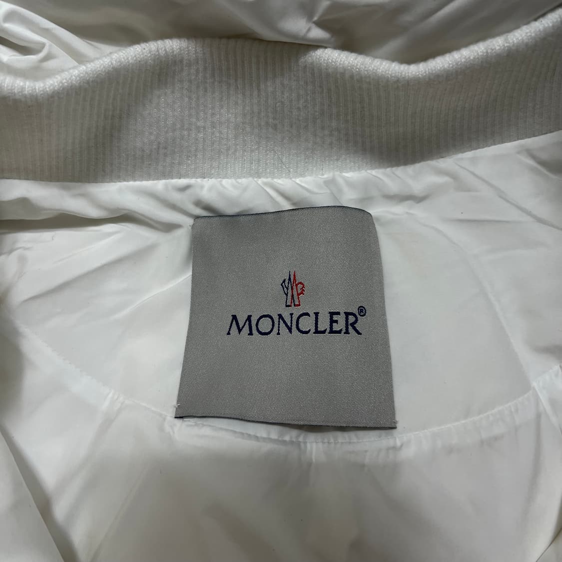 몽클레어 여성 구스다운 와펜 퍼트리밍 패딩 점퍼 [화이트] 3사이즈 상품이미지5