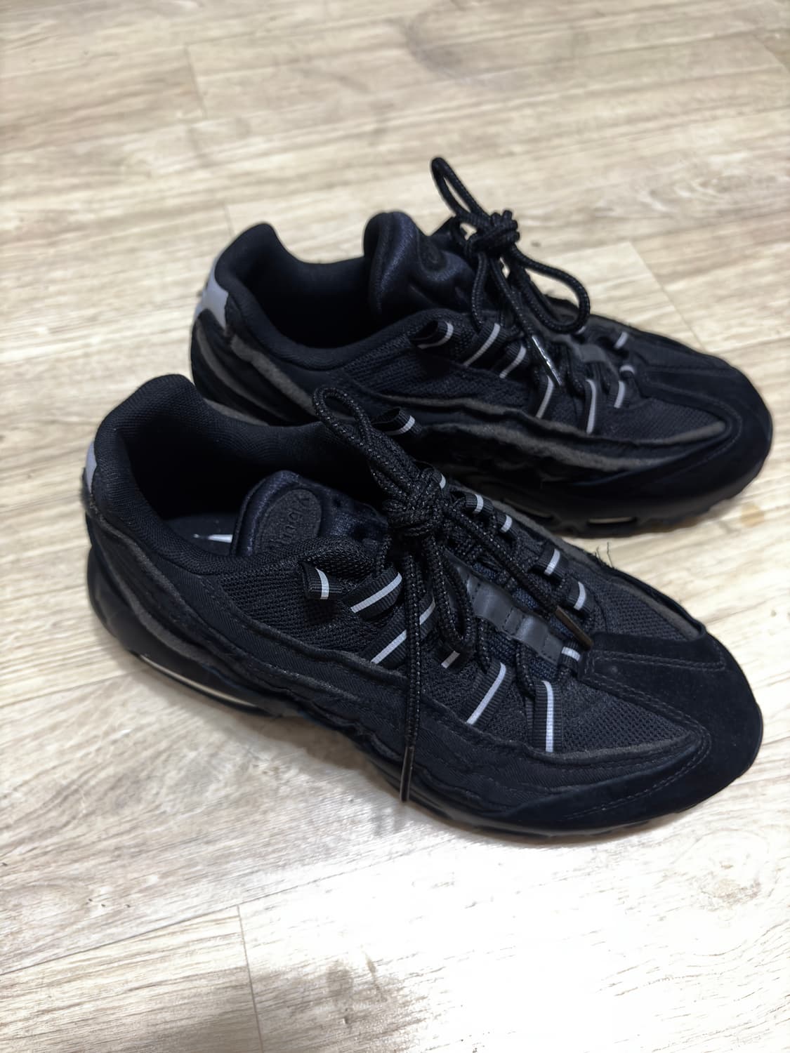 꼼데가르송 옴므 플러스 x 나이키 에어맥스 95 블랙 상품이미지3
