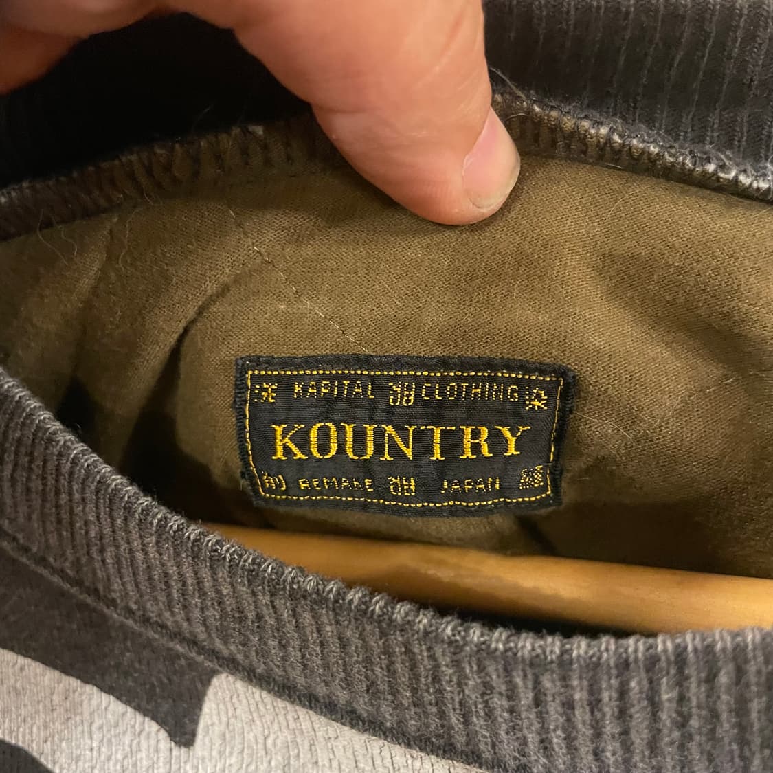 캐피탈 본 퀼팅 맨투맨 상품이미지3