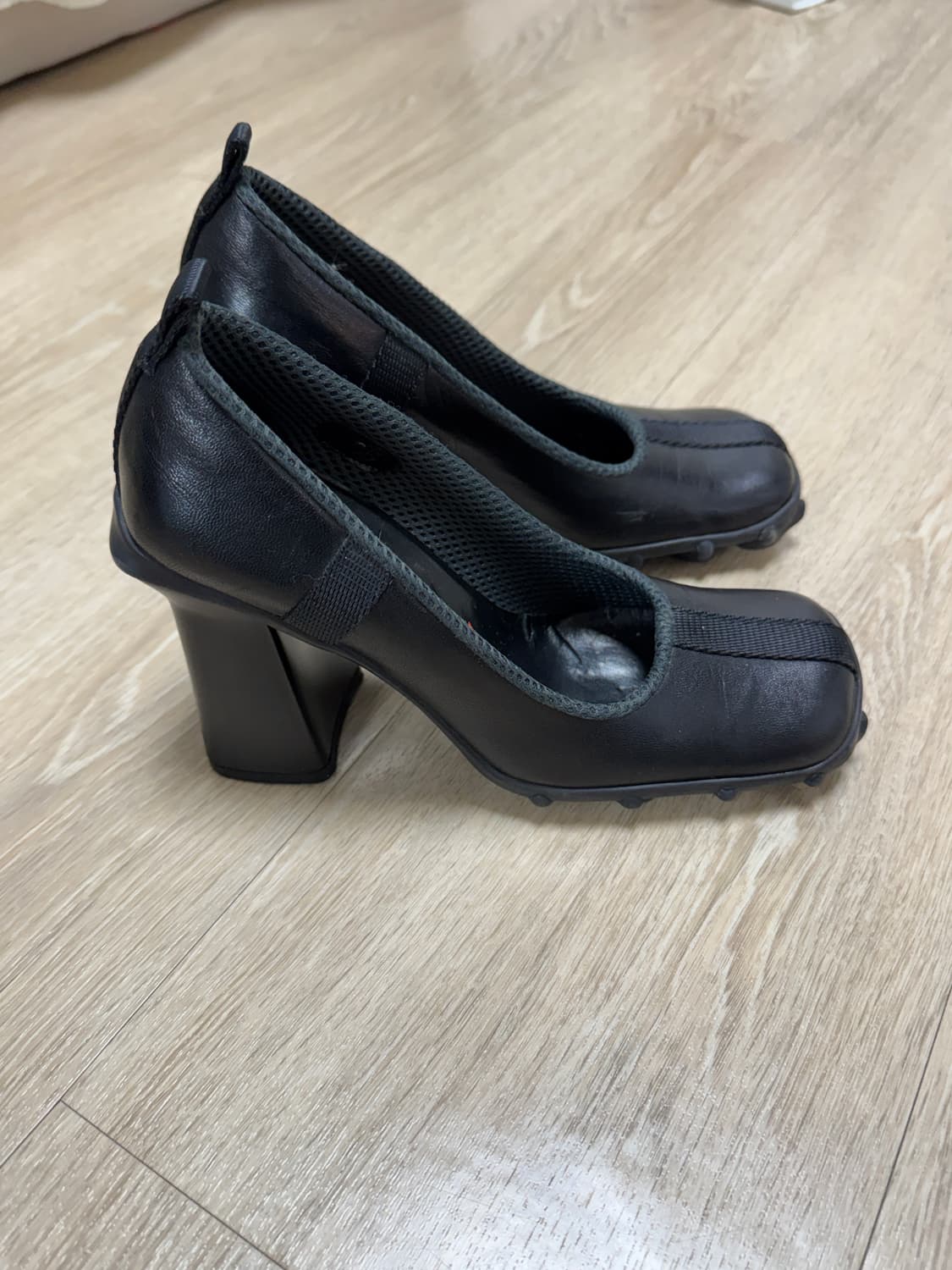 Miu Miu FW 1999 미우미우 버블솔 블랙 레더 힐 상품이미지3