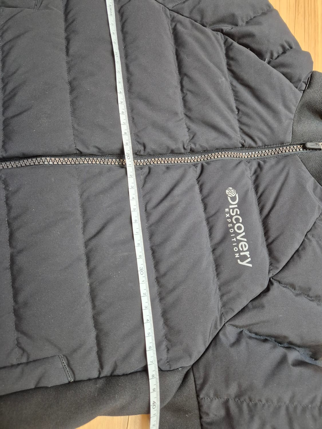 디스커버리 익스페디션 키즈 패딩 점퍼 블랙 색상입니다. 사이즈는 140으 상품이미지6