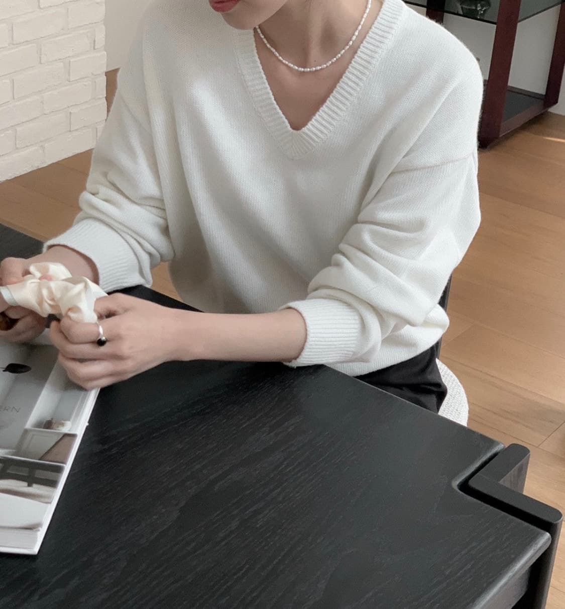 르버터 캐시 브이넥 니트 아이보리 상품이미지3