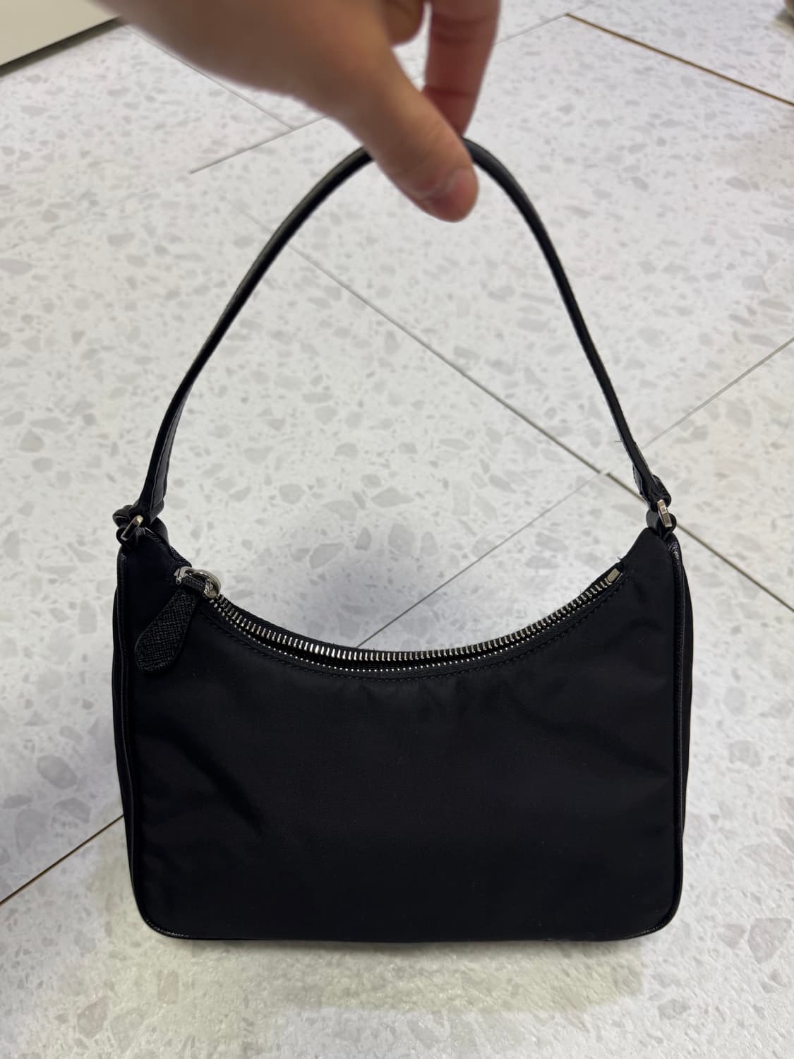 프라다 리에디션 2005 리나일론 호보백 상품이미지3