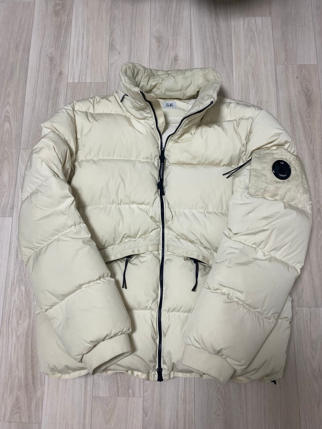 cp컴퍼니 패딩 상품이미지1