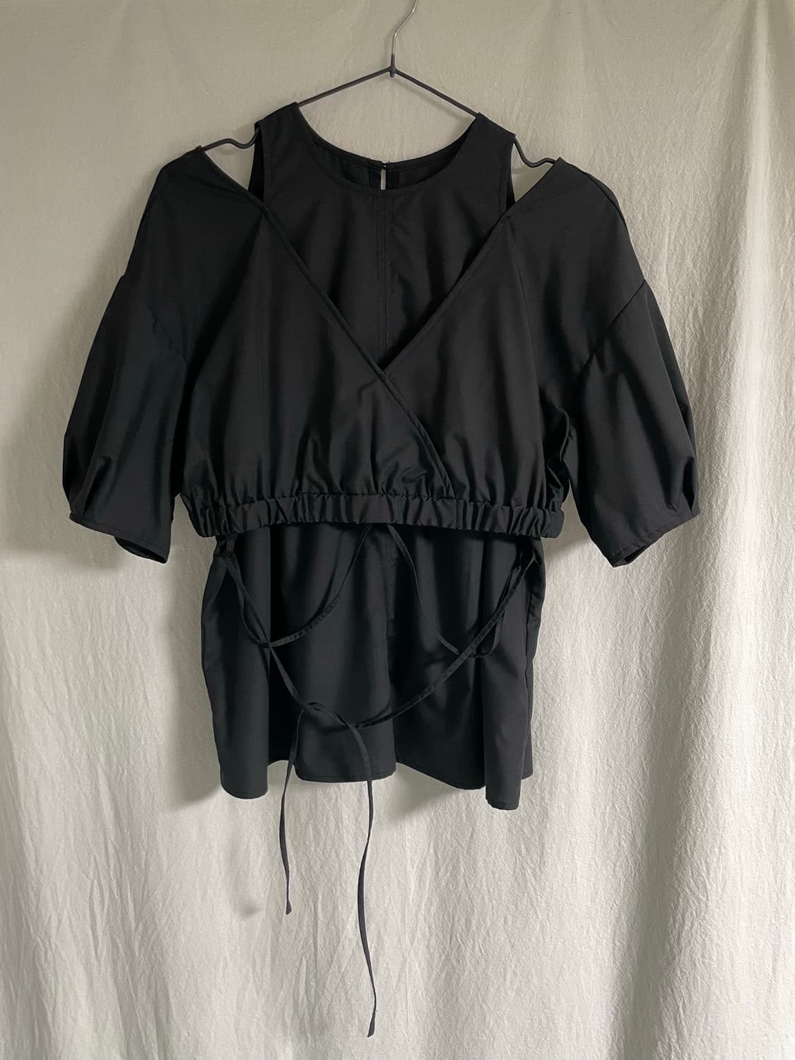 블랙,미착용 택o/Ray BEAMS 숄더 슬릿 블라우스 상품이미지5