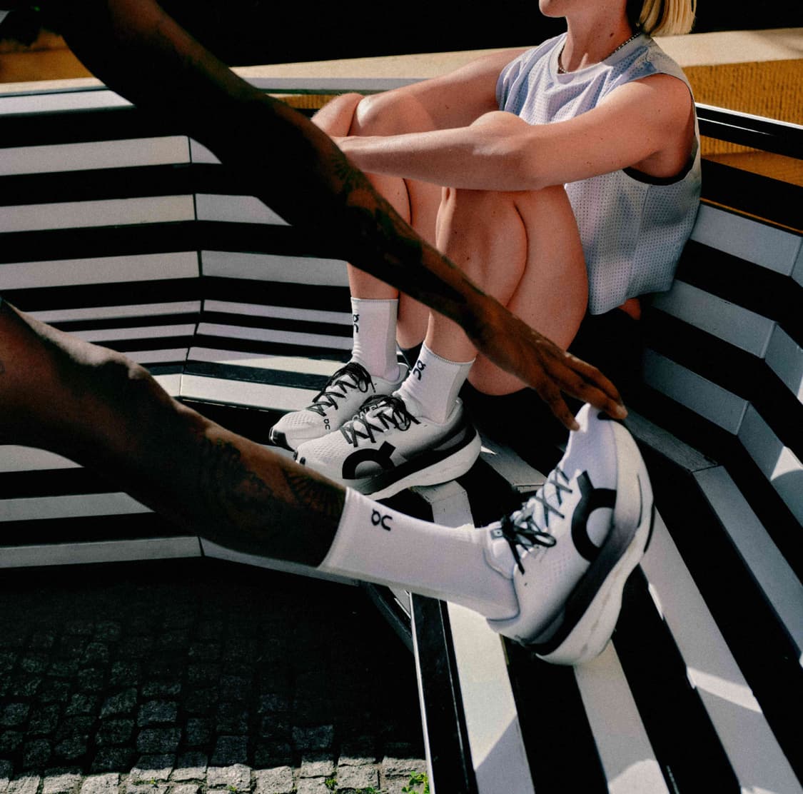 280 새제품) 온 러닝 클라우드붐 맥스 화이트 블랙 런닝화 러닝화 상품이미지1