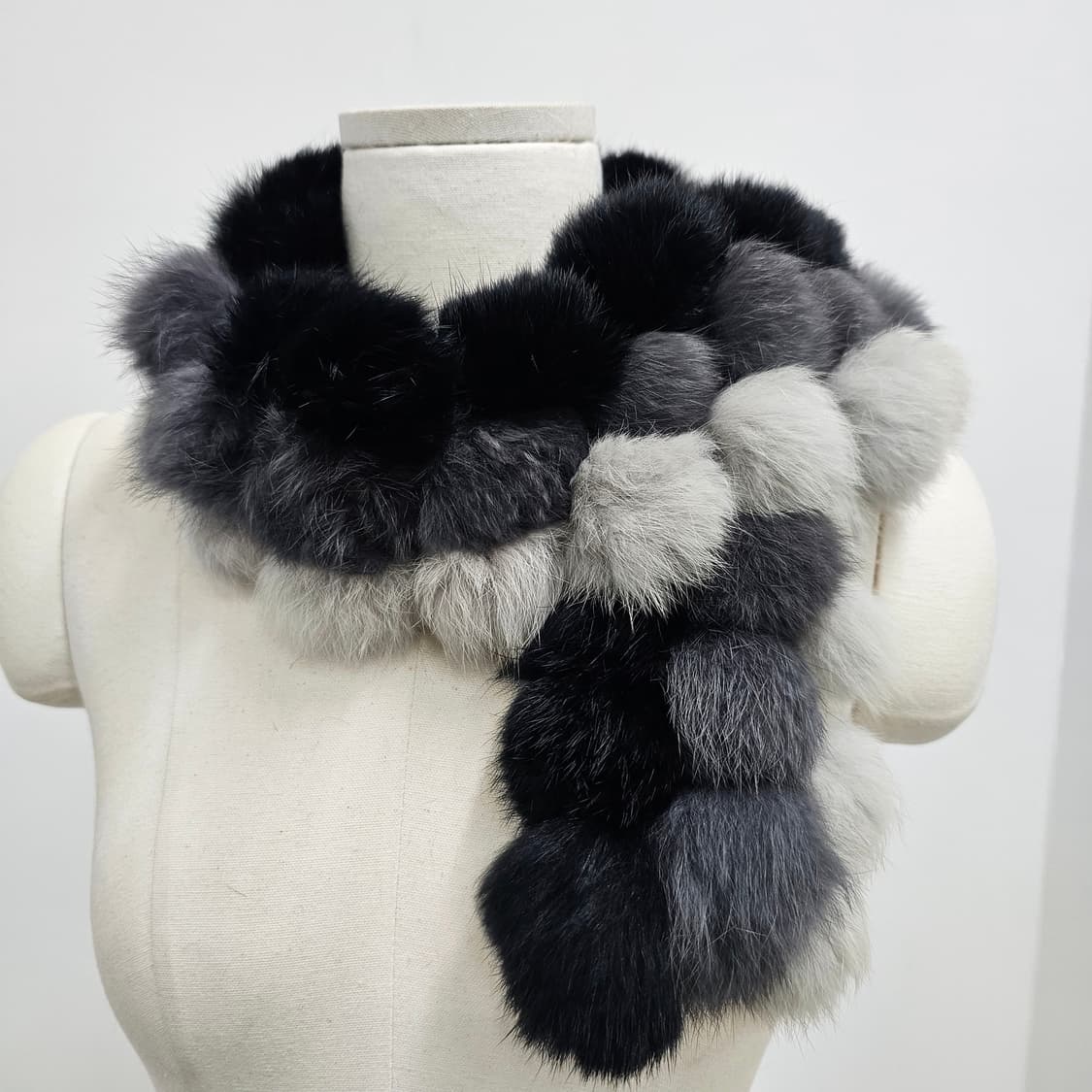 그라데이션 래빗퍼 폼폼 머플러  상품이미지2