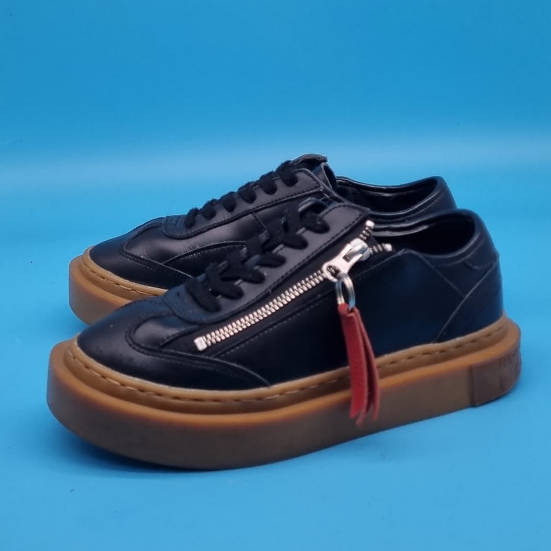 O 로맨틱 크라운 여성스니커즈 230 상품이미지1