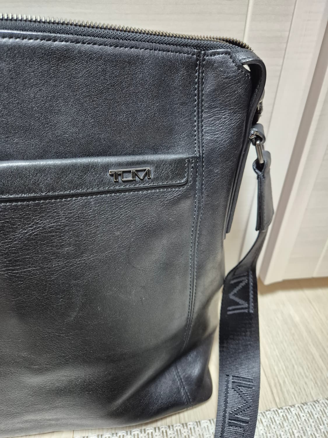 (정품) TUMI 투미 가죽 크로스백 블랙 메신저백 상품이미지3