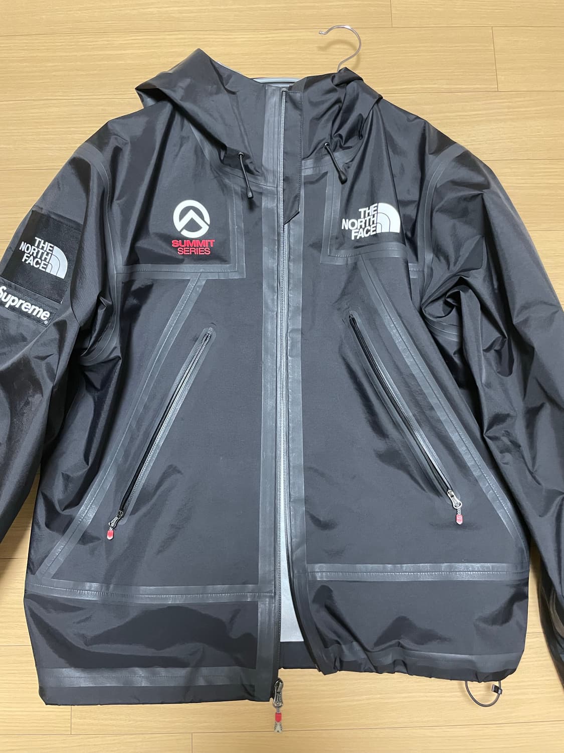 슈프림 노스페이스 서밋시리즈 상품이미지1