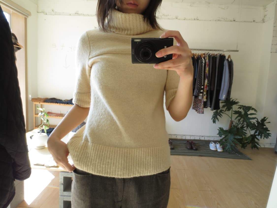 Beige turtleneck knit 상품이미지1