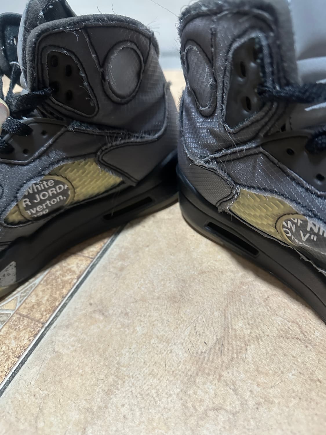 조던5 오프화이트 레트로SP 블랙 모슬린 275 팝니다 상품이미지3