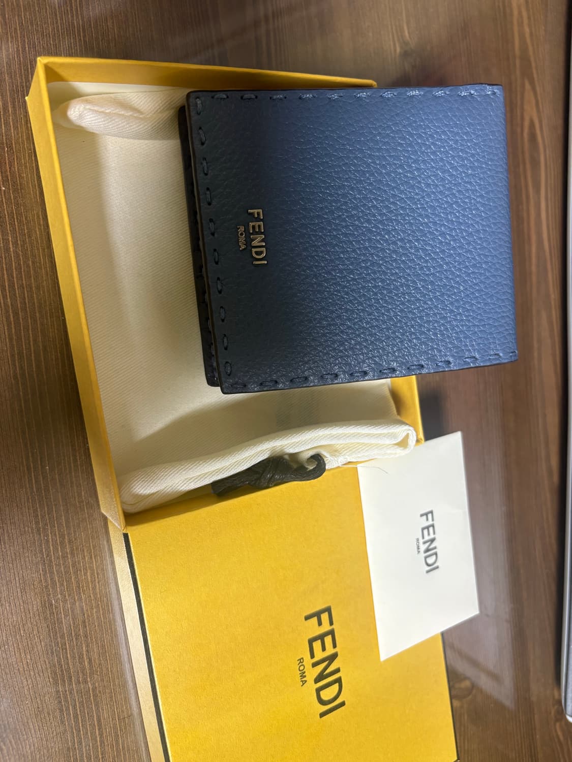 펜디 셀러리아 반지갑 상품이미지2