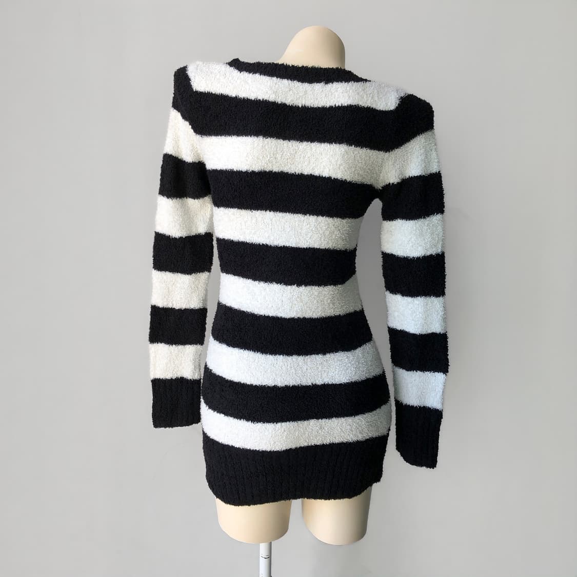 블랙 스트라이프 소프트 니트 원피스 상품이미지3