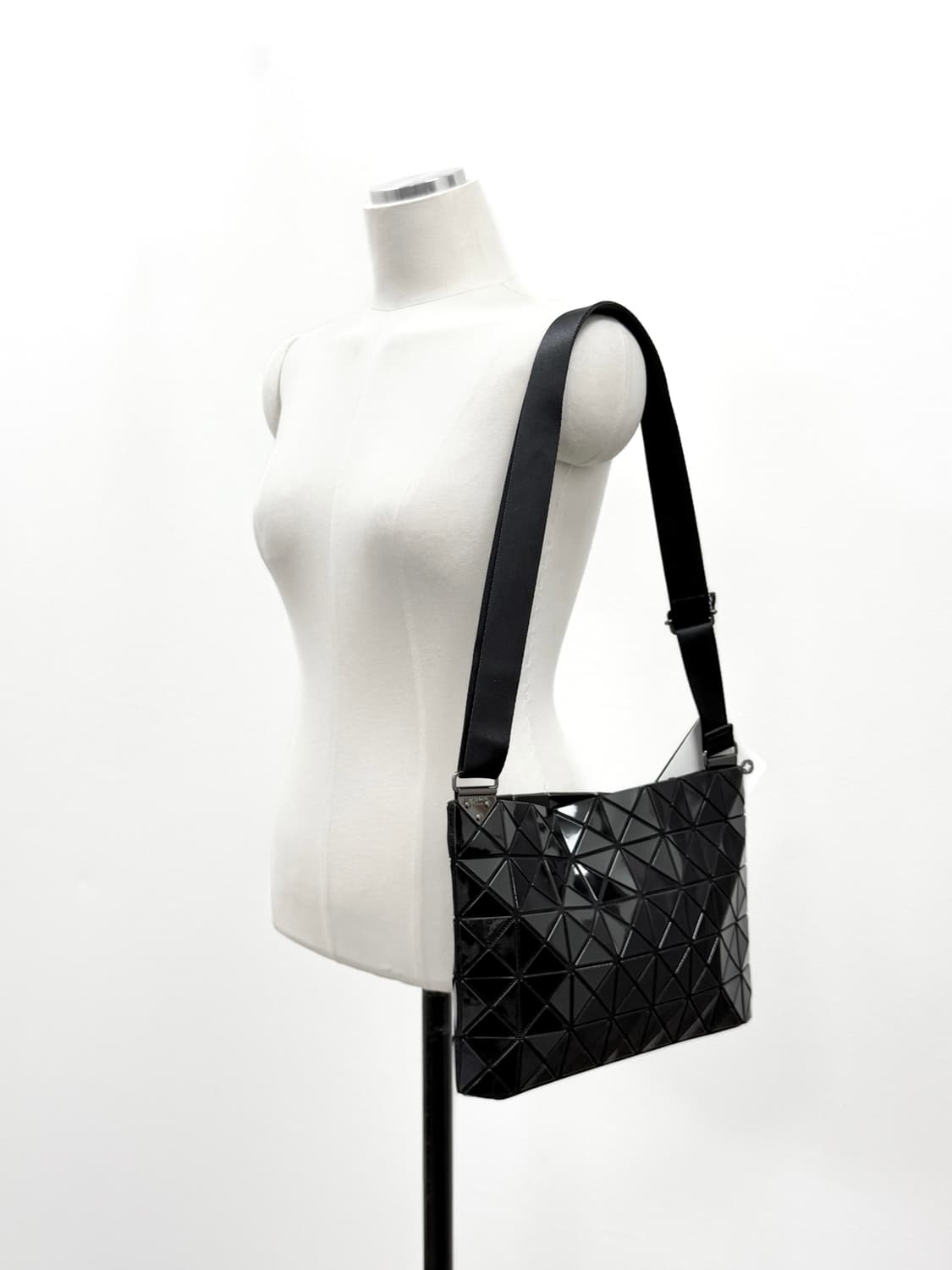 바오바오 이세이미야케 루센트 지퍼 숄더백 상품이미지5