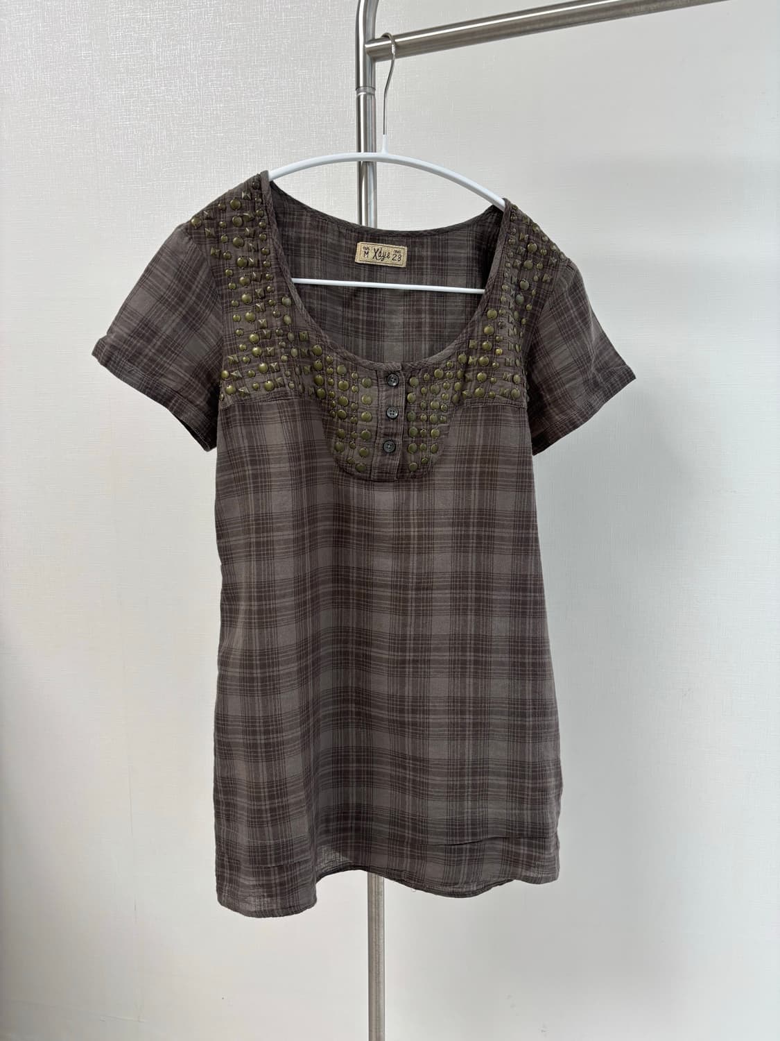 xdye 비딩 스터드 브라운 체크 반팔 블라우스 상품이미지1