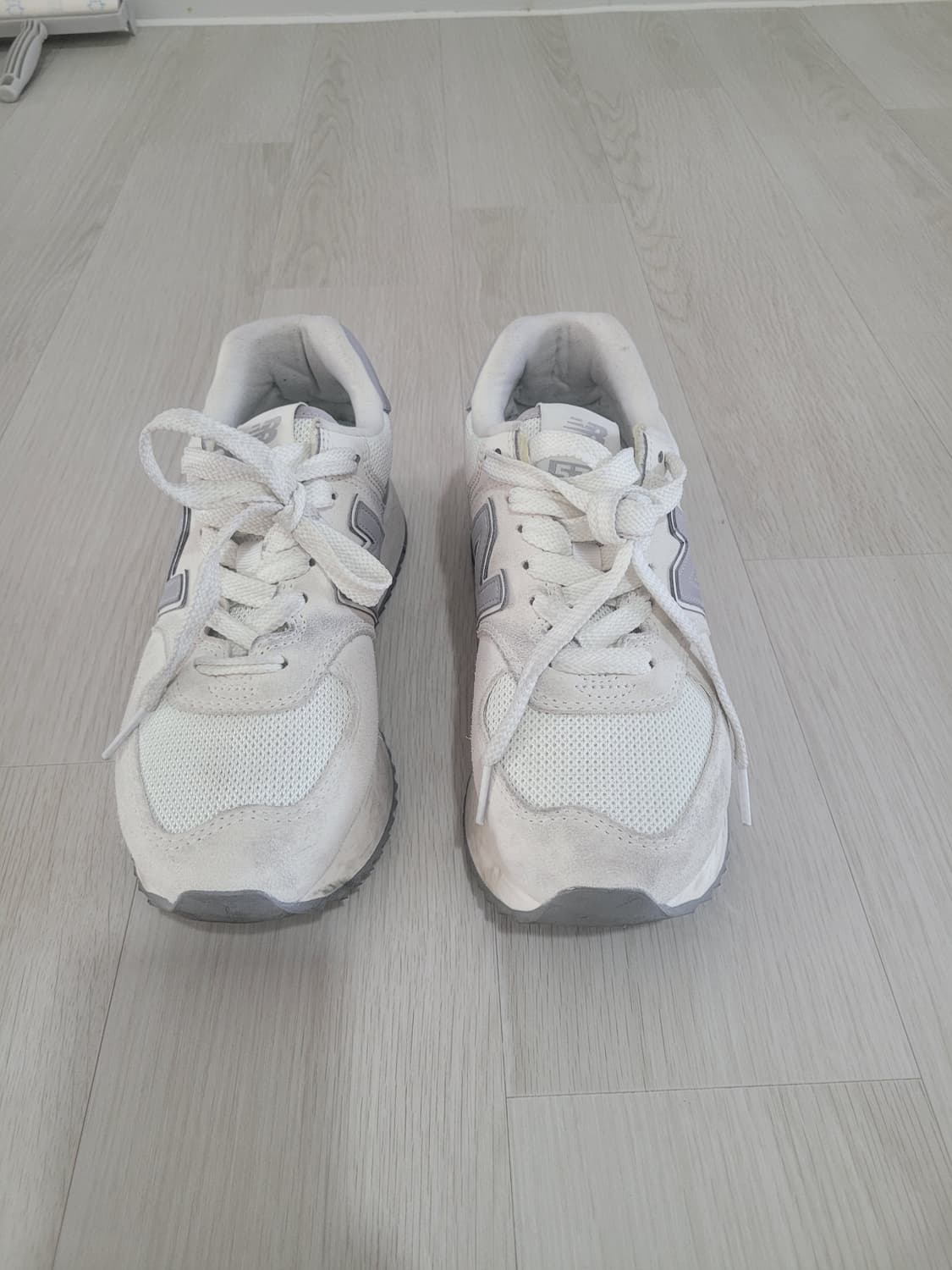 뉴발란스 574 플러스 240(아이유 애착 운동화) 상품이미지1